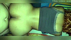 Me Dijo Que Le Suba El Volumen Al Tv Para Que Sus Hijos No Escuchen Que Cogiamos Mientras Juegan En El Patio Culona Latina En Cuatro Puta Morocha