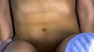 El infiel y la estudiante intercambiaron miradas furtivas en la sala de clases y terminaron besándose