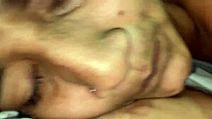 Le ordeño su grades tetas a mi hermanastra 😍