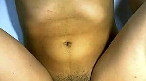 El infiel y la estudiante intercambiaron miradas furtivas en la sala de clases y terminaron besándose