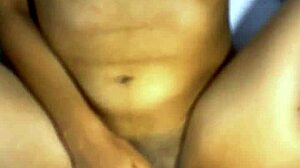 El infiel y la estudiante intercambiaron miradas furtivas en la sala de clases y terminaron besándose