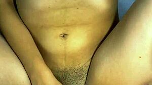 El infiel y la estudiante intercambiaron miradas furtivas en la sala de clases y terminaron besándose