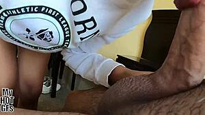 Me Quit� El Cond�n Y La Prostituta Recibe Todo El Semen Dentro