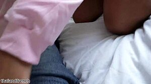 18 years old asian amateur try to deepthroat for the first time