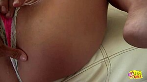 黒髪美女のオナニー撮影でレズカメラ娘がムラムラクンニ衝動