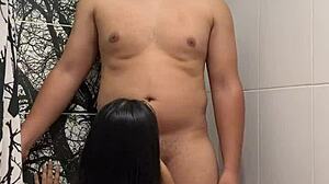 rica follada en la ducha termina con leche en su boca