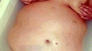 Naked Pussy Play In Bathtub