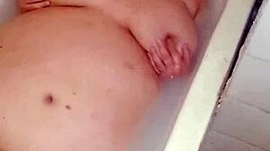 Naked Pussy Play In Bathtub