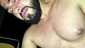 as gozadas do novinho mais top com bastante porra nada de z� gotinha aqui � porra pra caralho