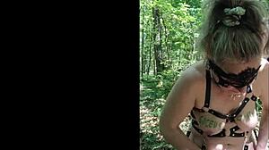 Esclave f en foret dogging uro et pipe in outdoor humiliation!
