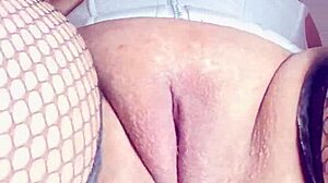 esposa puta infiel se masturba para el jefe... coño exquisito cameltoe