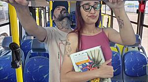 学生在公交车上被后入式操