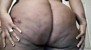 Huge booty black mature tempts with curves