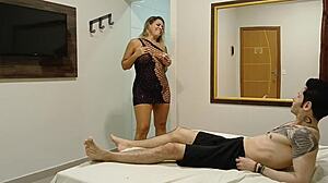 Gostosa Foi Mostrar Pro Boy A Nova Roupinha Sexy E Acaba Fodendo E Gozado Várias Vezes