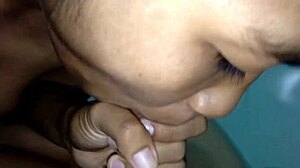 เสียวควยมากให้เพื่อนสาวอมควยจนน้ำแตก