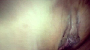 แหย่หีสาวสวยเล่นแหกดูรูแตดเอาควยยัดหีจนน้ำแตก