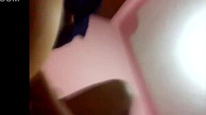 Mi prima viene de visita y se sale de su cuarto para cojerme a escondidas