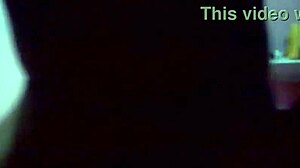 Mi prima viene de visita y se sale de su cuarto para cojerme a escondidas