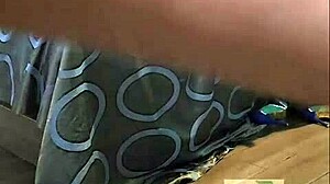 Regalo de san valentin a mi tia pam se pone peluca y se deja follar frente a su marido 2