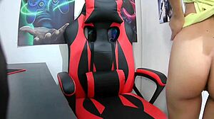 HOT MAID GIVING HER ASS on all fours!