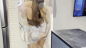 deixou meu cuzinho bem molhado e meteu gostoso a pica em mim