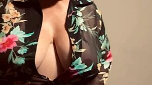 Wow, look at that pussy fingering driving her wild!