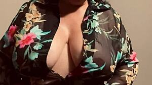 Wow, look at that pussy fingering driving her wild!