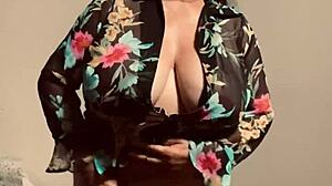 Wow, look at that pussy fingering driving her wild!