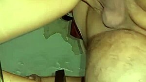 la vecina me invitó a su casa a tomar café pero mientras lo preparaba la follé 😏