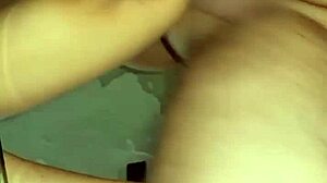 la vecina me invitó a su casa a tomar café pero mientras lo preparaba la follé 😏