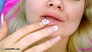 FLAWLESS BLONDE BEAUTY SHOWS HER SEXY BODY