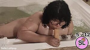 TRANS NOVINHA BRINCANDO NA HIDROMASSAGEM