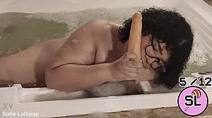 TRANS NOVINHA BRINCANDO NA HIDROMASSAGEM