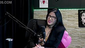 safada stripper shows tits and pussy after saying she'll swallow cum - leticia braga