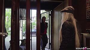 Teeny bekommt ihren ersten faustfick bei porno casting - german fisting