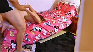 Padrastro folla con hijastra virgen rompe su vagina ella no quiere sexo.