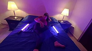 Me folle sin condón a la mejor amiga de mi esposa le encanta el sexo por dinero 1