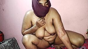 Bhabhi SHAVES to SUCK LAND smoothly