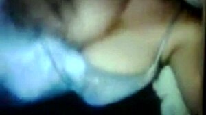 Tetona flaunts big natural tits