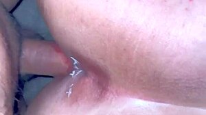 Cogida de perrito mientras anda en sus días