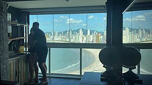 Milionário me chamou pra conhecer seu duplex e claro que fodi gostoso com aquele gostoso