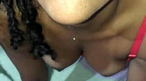 Novinha gostosa opened her legs for the hung guy and almost couldn't take the cock