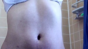 Wanna See Lisette Shave Her Hairy Pussy In The Bath? 😏