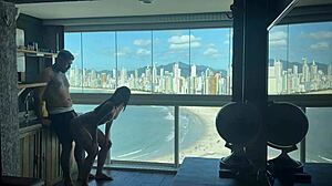 Milionário me chamou pra conhecer seu duplex e claro que fodi gostoso com aquele gostoso