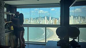 Milionário me chamou pra conhecer seu duplex e claro que fodi gostoso com aquele gostoso