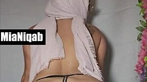 Mia niqab compilation 7 with ass shaking and licking