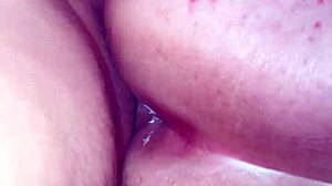 Cogida de perrito mientras anda en sus días