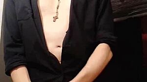 Hey, learn how to masturbate in a shirt for cum control