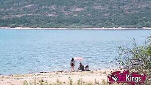 amanda luxor hunting dicks in public who can resist