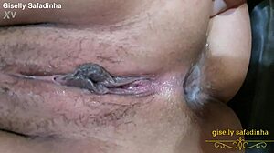 Marido n�o aguentou e encheu meu cuzinho de porra